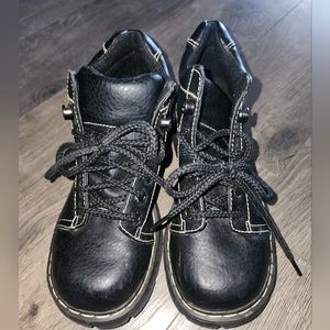 Y2k vintage No Boundaries chunky black boots